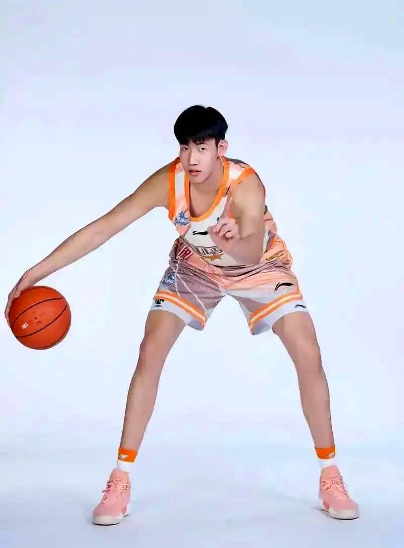 篮球新秀充满活力，证明自我实力