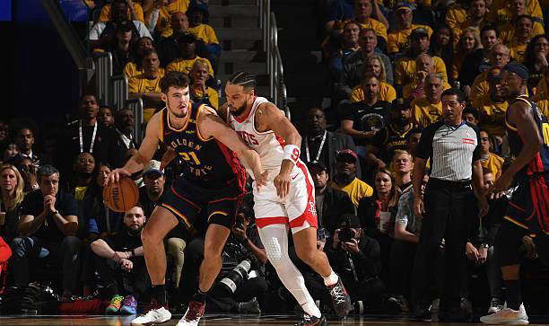 关于开拓者主场不敌劲敌，球队战术需重新调整的信息