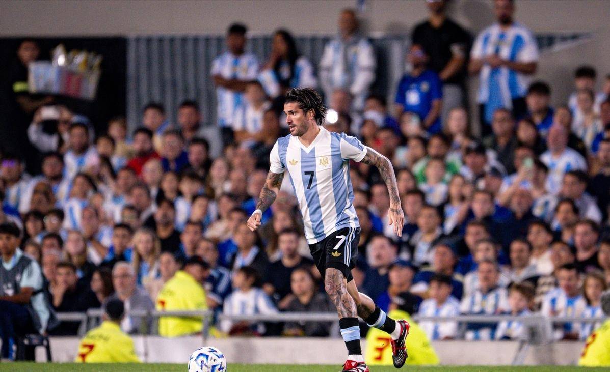 开云官网-成都谢菲联主帅戴维斯表扬球员拼搏精神的简单介绍