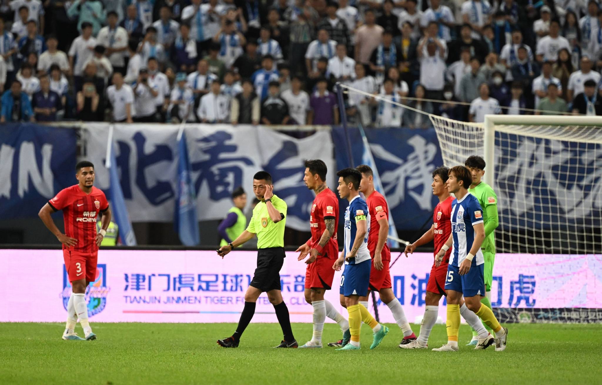 关于泰达客场大胜上港,积分追赶中游的信息 关于泰达客场大胜上港,积分追赶中游的信息