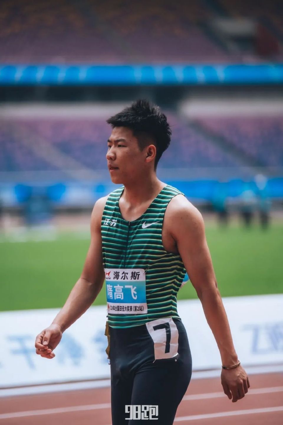 短跑比赛现场火爆！众多选手表现突出的简单介绍