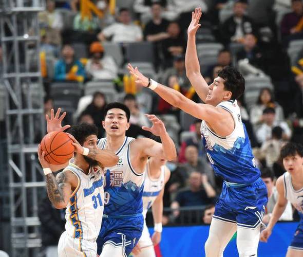 开云官网-广东宏远队在主场力克浙江稠州队