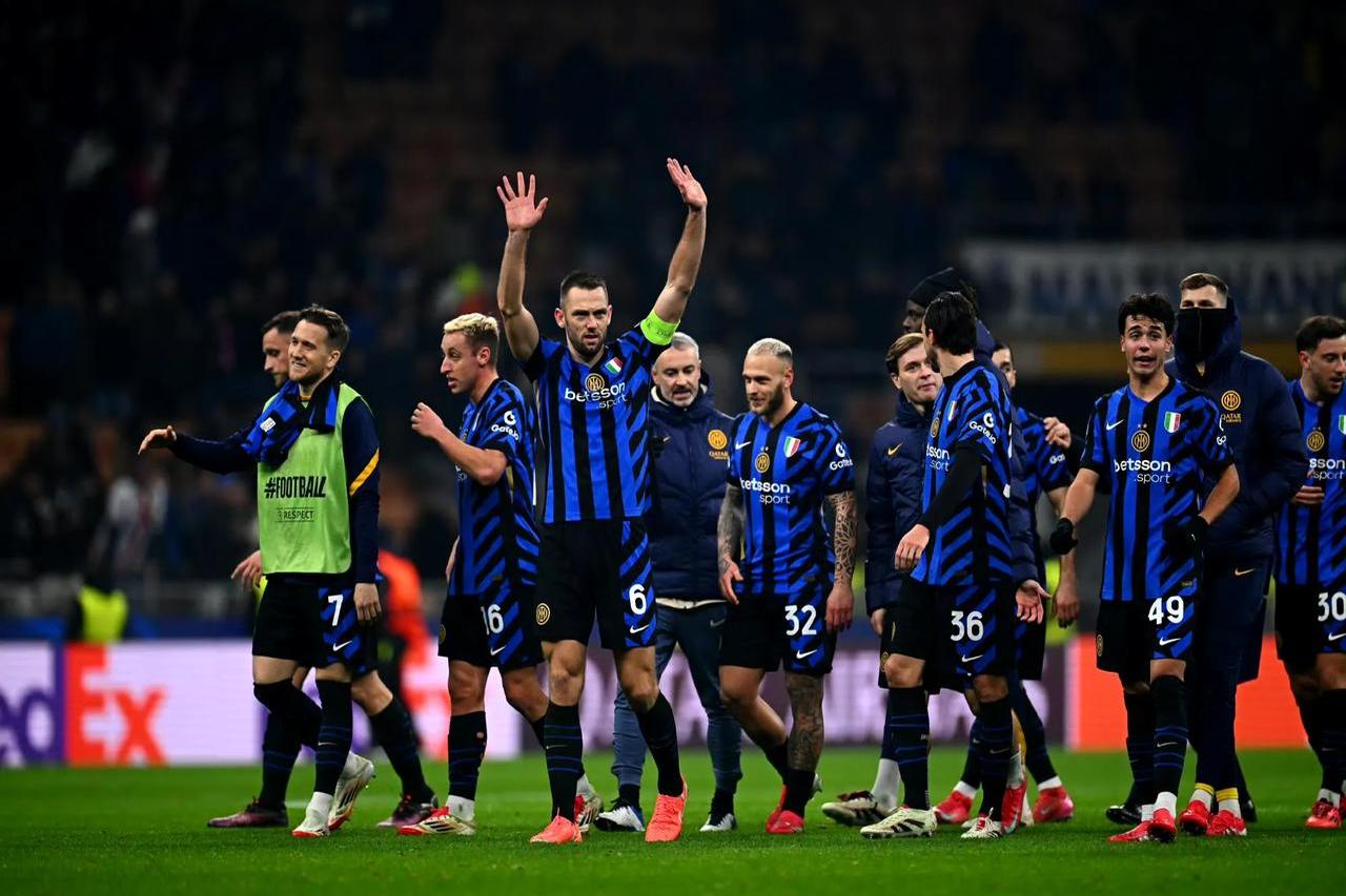 包含欧国联比赛夺冠带来欢乐气氛，球迷沸腾的词条