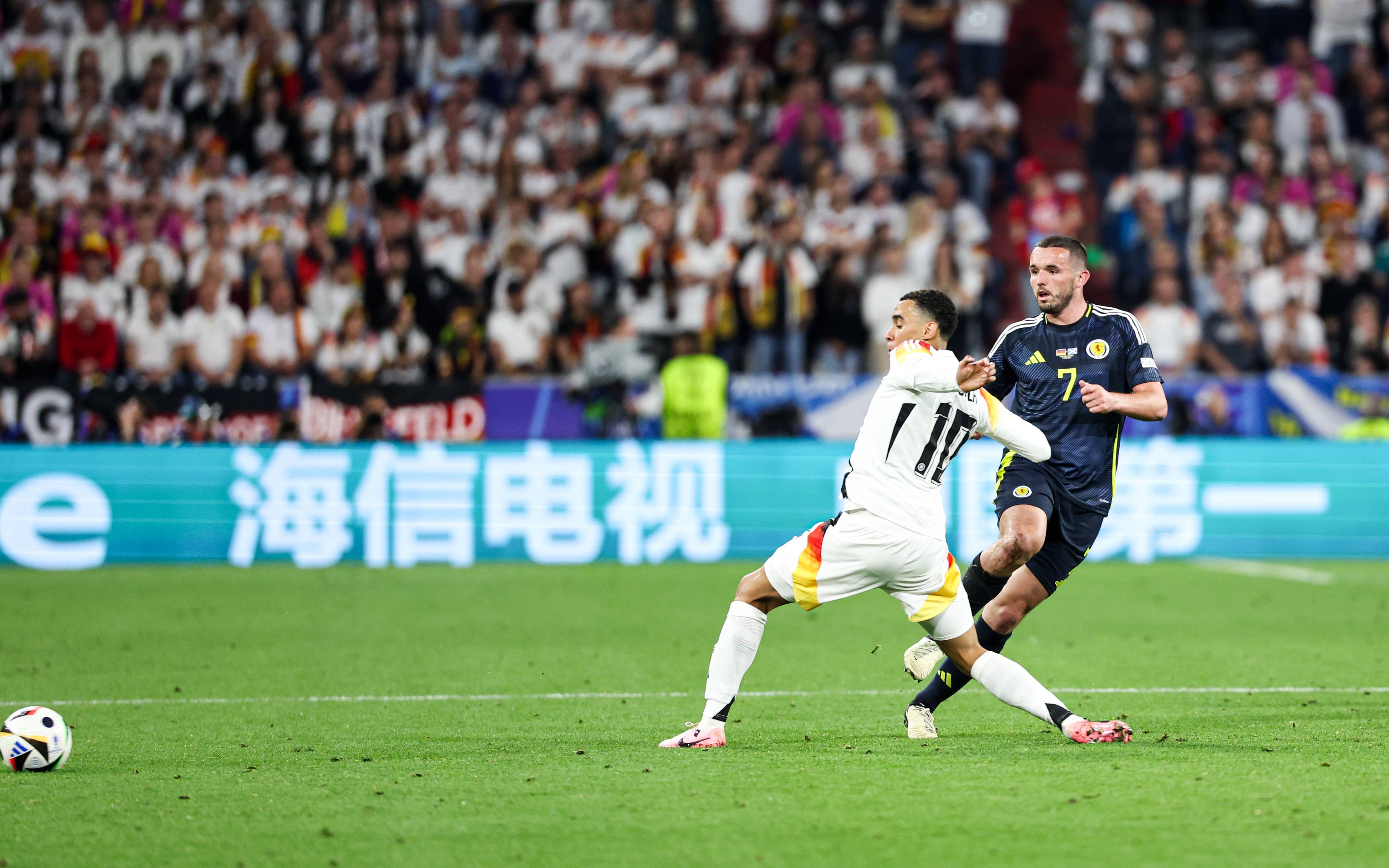 开云APP-德国国家队在国际赛事中表现出色，晋级