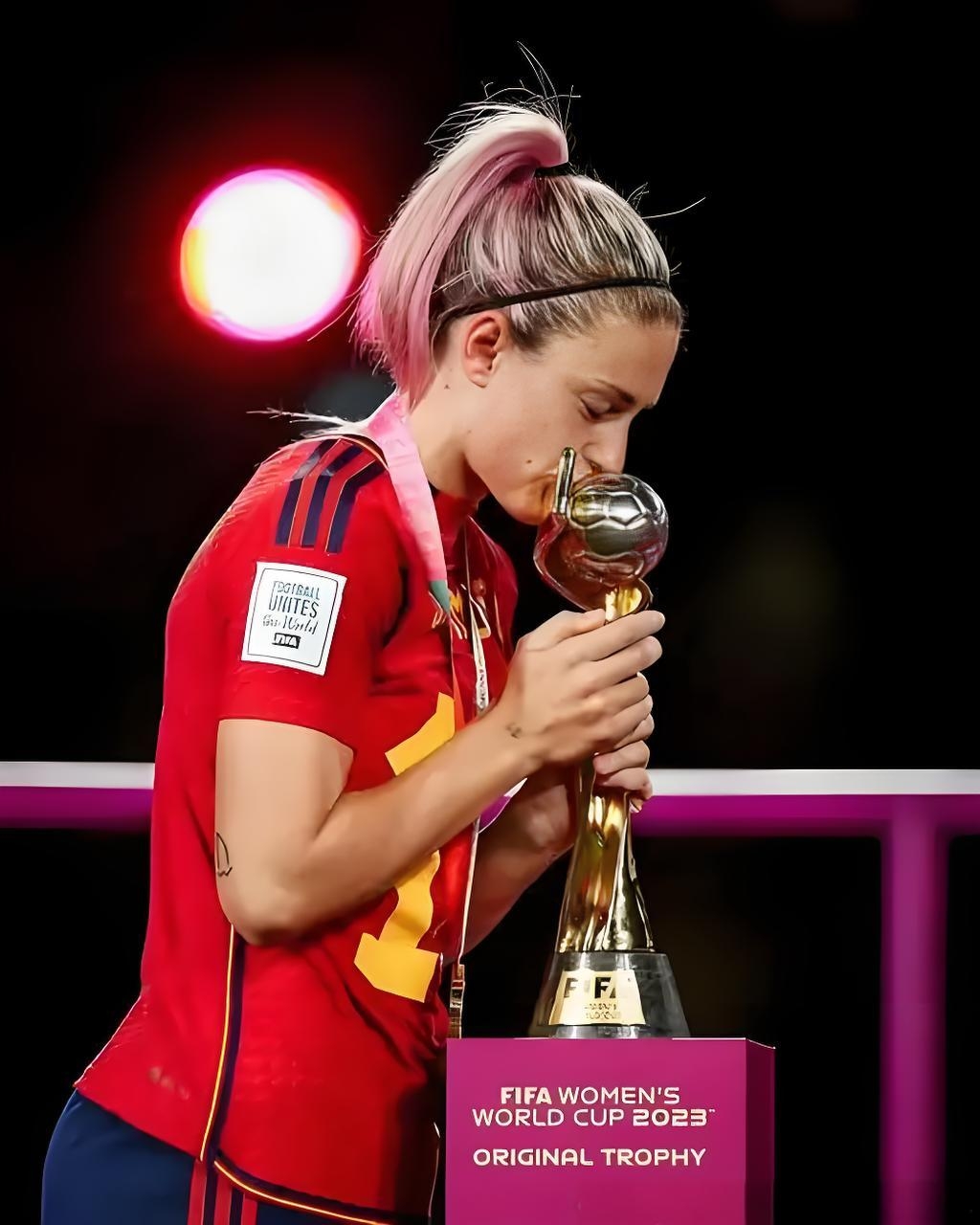 西班牙国家女足队创造历史在国际赛事中获得奖牌的简单介绍