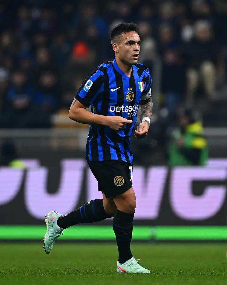 包含博洛尼亚客场不敌克罗托内，保级压力加大的词条