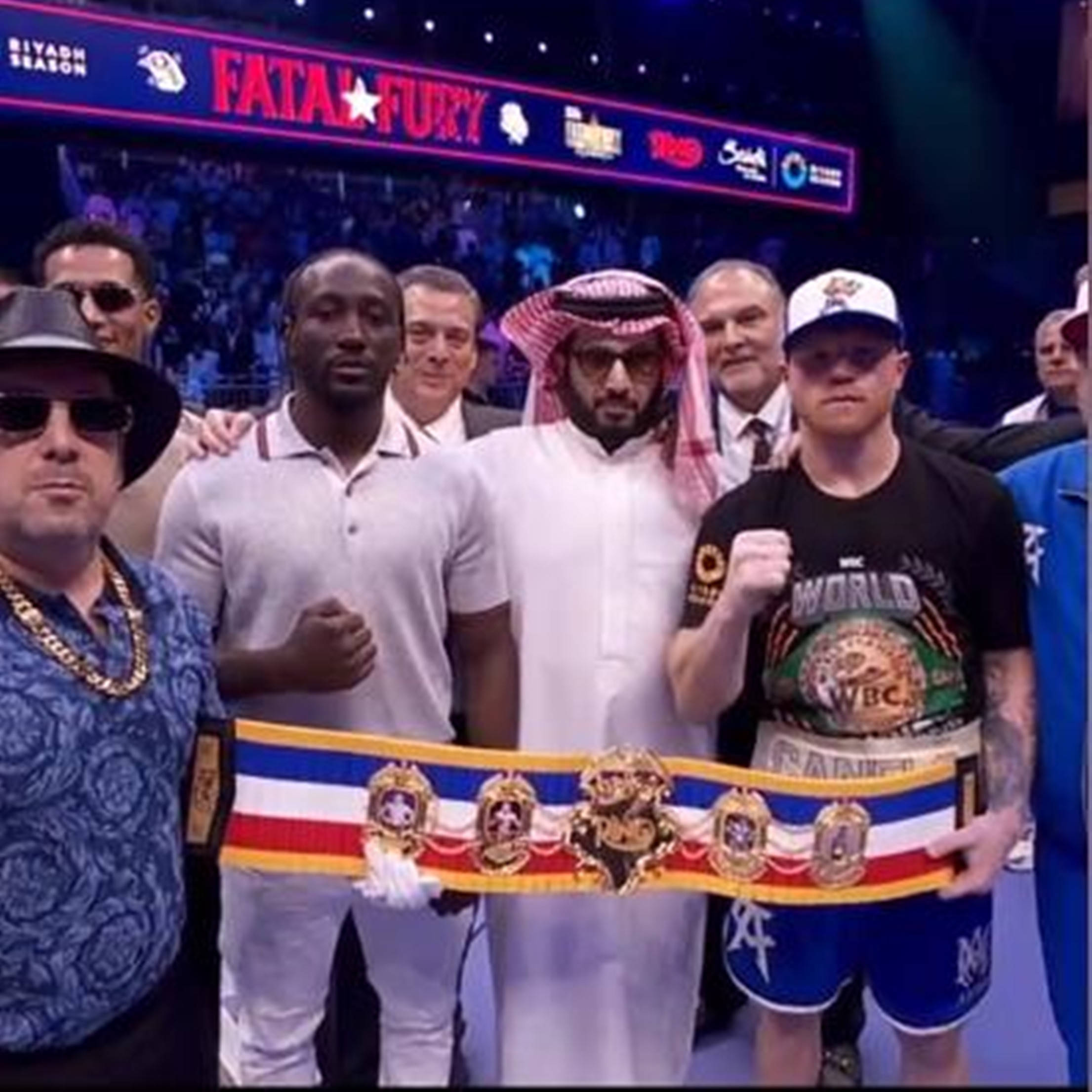 古巴拳击选手战胜对手，笑傲擂台