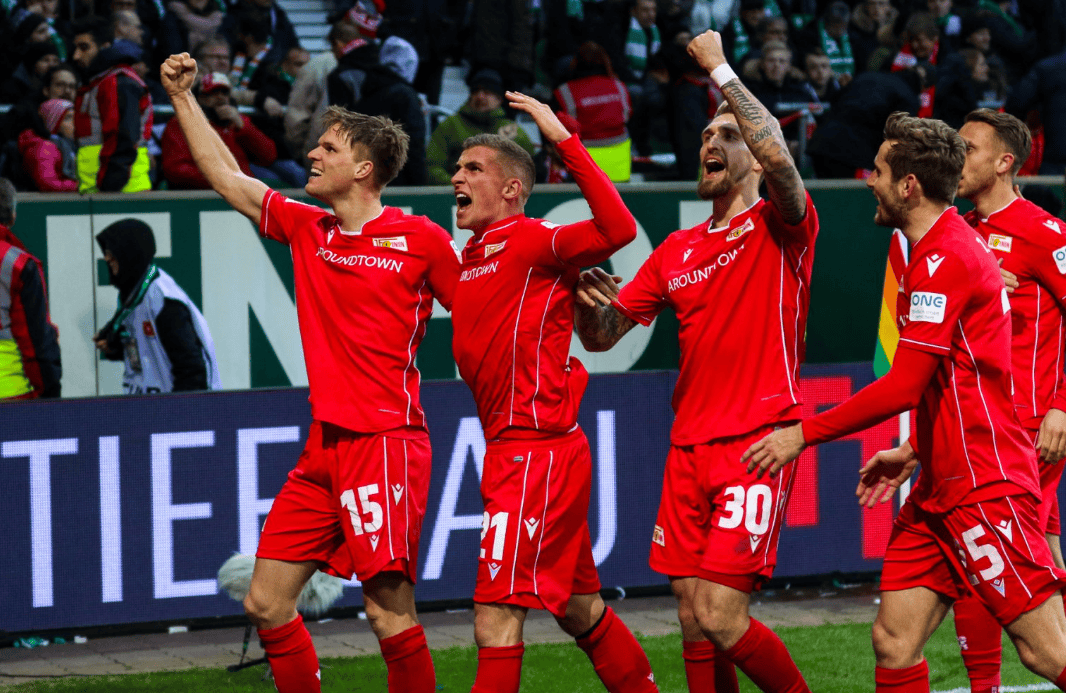 柏林联队员集中精神备战下一场比赛