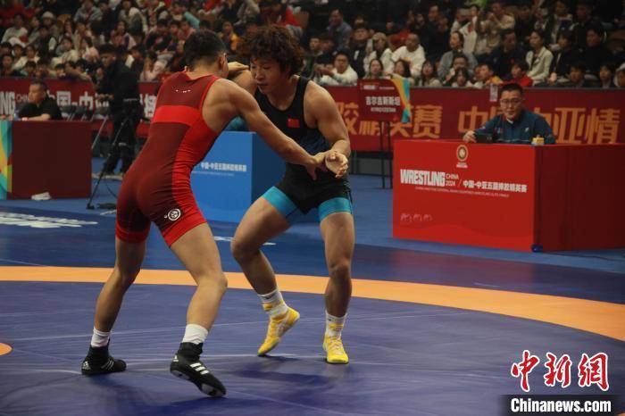 中亚篮球赛事上演绝对进攻，争夺激烈