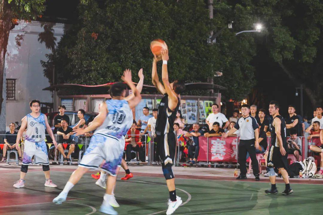 开云体育官网-夺冠热门球队备战本土顶尖篮球赛事的简单介绍