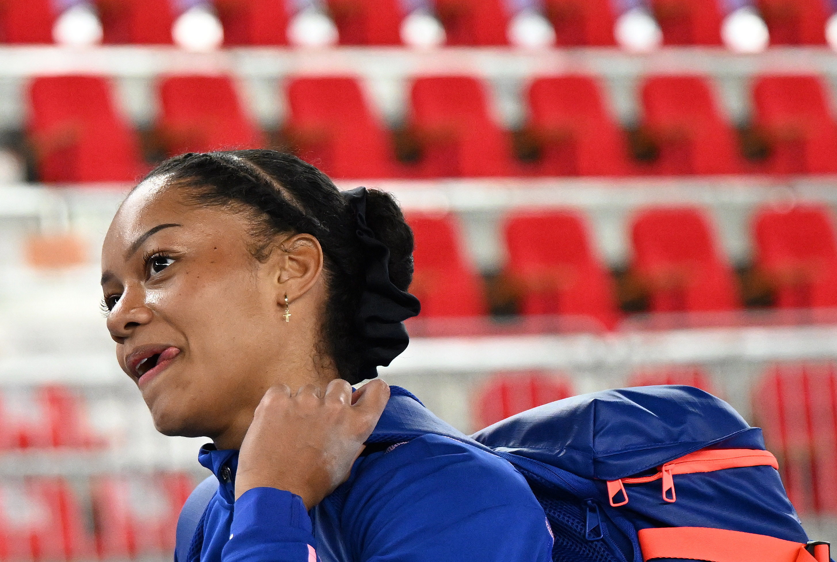 开云体育官方网站-跳高女选手突破障碍，成功晋级决赛