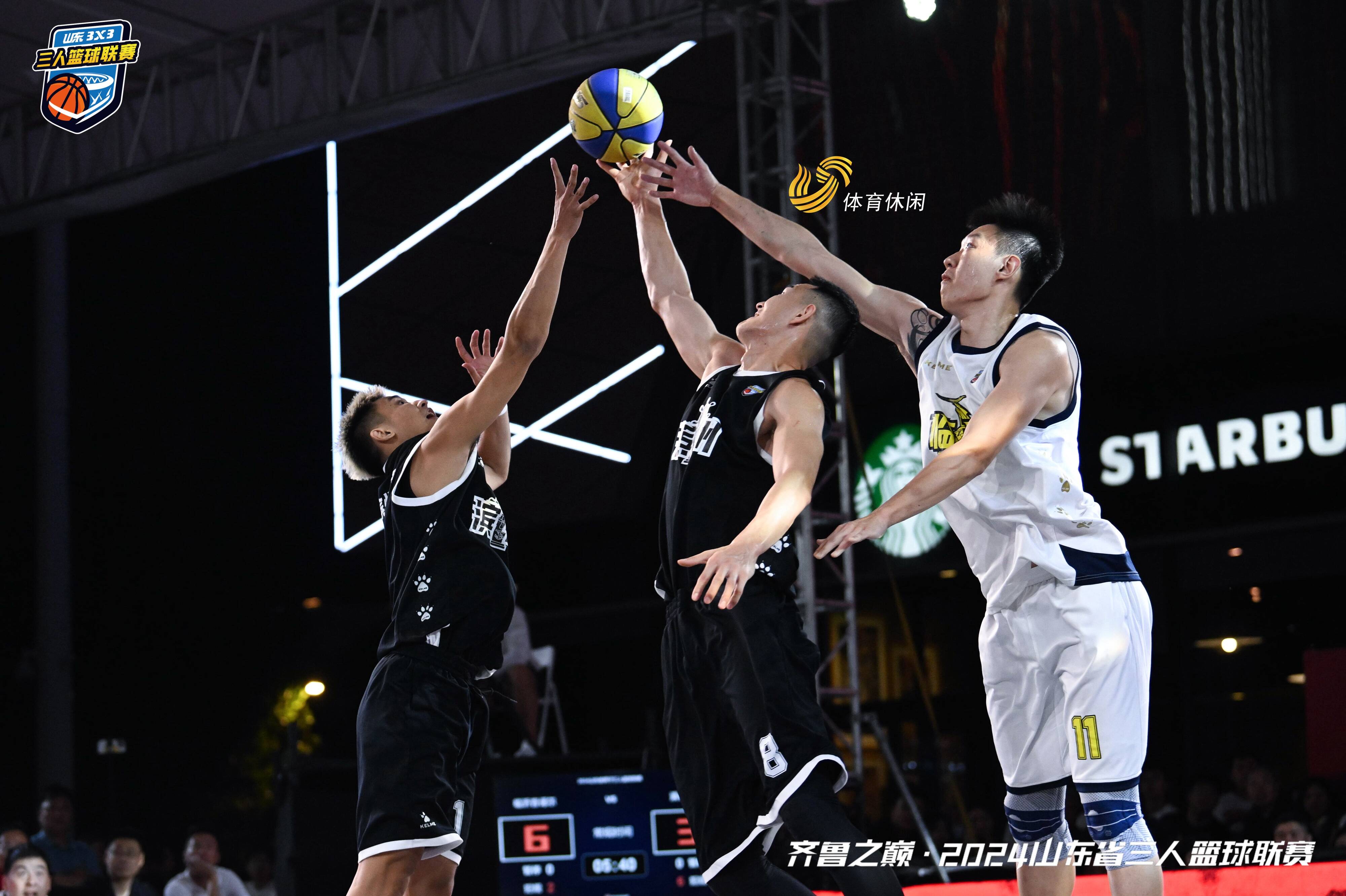 热血篮球锦标赛，球场上激情飞扬