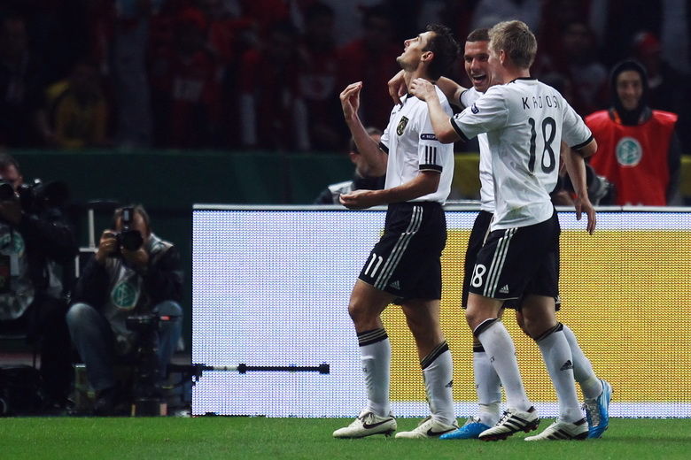 开云体育中国-包含欧洲预选赛：豪强对决，赛场对碰令人热血沸腾的词条