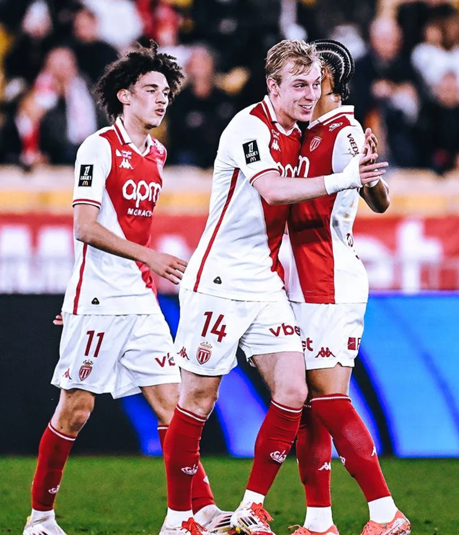 摩纳哥联赛频现失误，球队加强防线整装备战