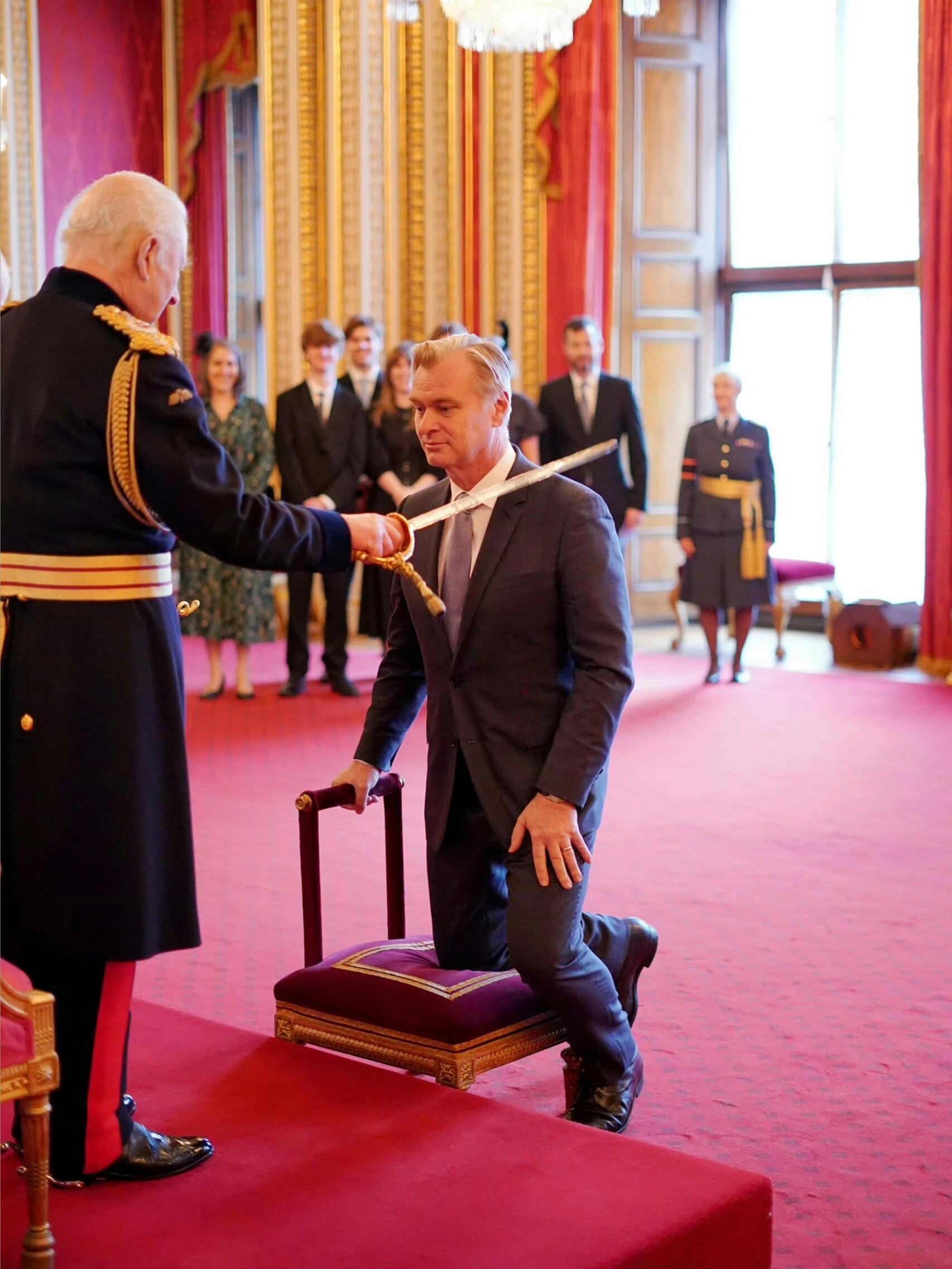 包含爵士挑战人，谁能取得胜利？的词条