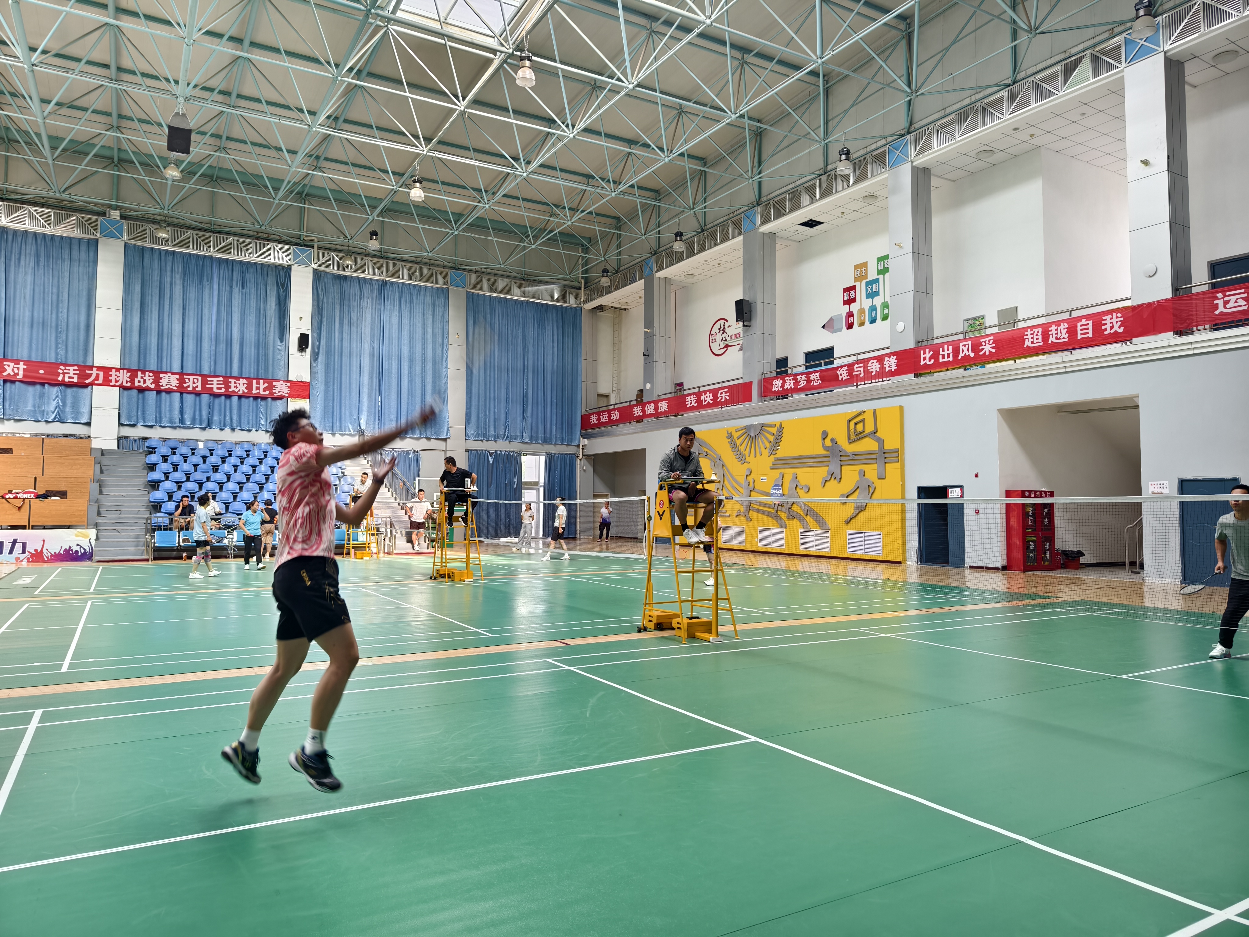 开云体育app-体育盛况空前，赛场上热情高涨