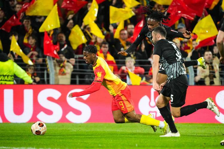 弗赖堡在主场比赛中大获全胜，积分上升