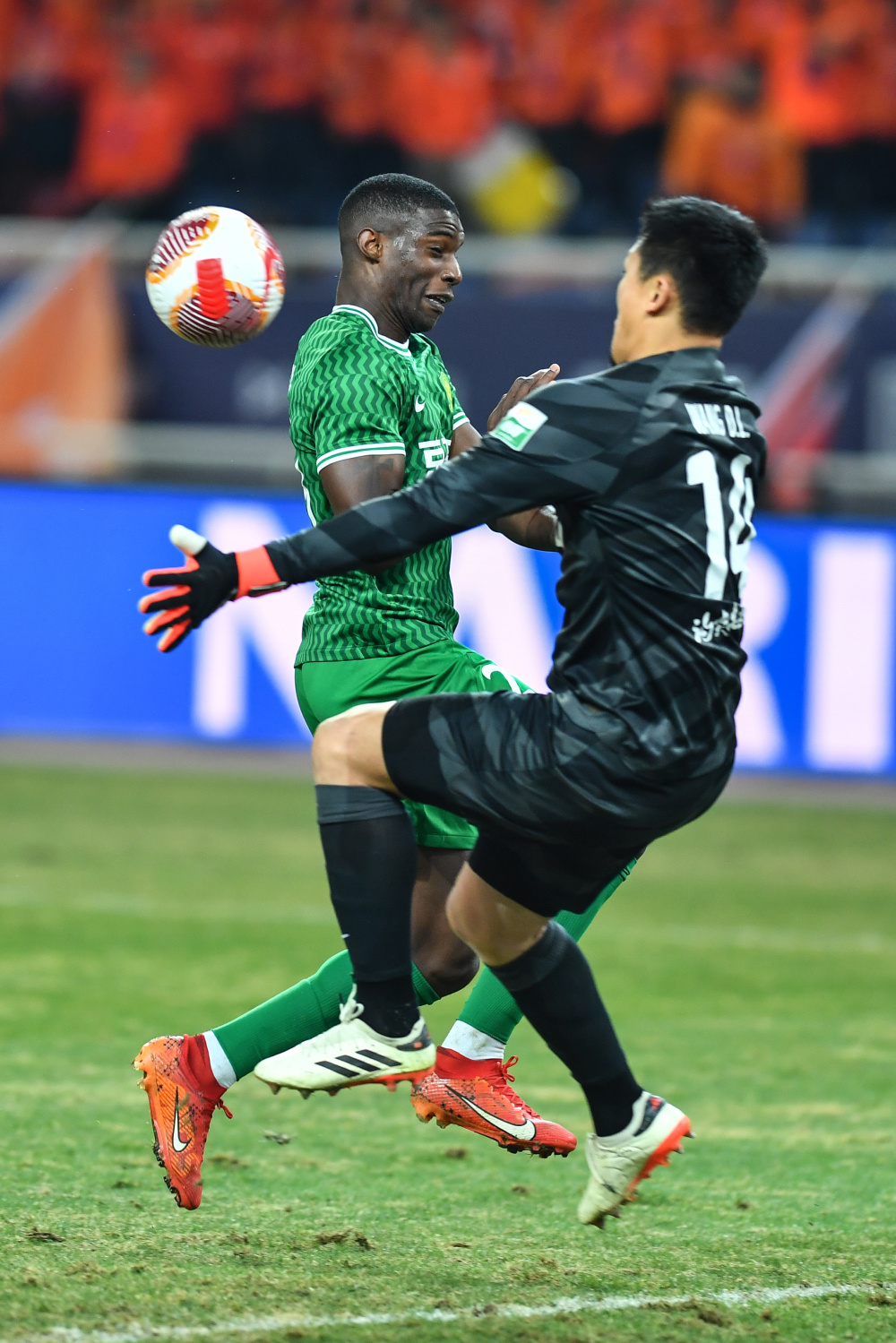 北京中赫国安逆转胜出,赢下关键战役的简单介绍 北京中赫国安逆转胜出,赢下关键战役的简单介绍