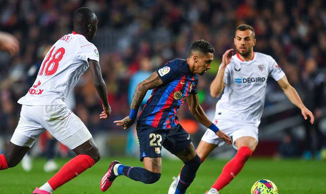 开云体育-巴萨对阵拜仁，球员伤病加重球队困境的简单介绍