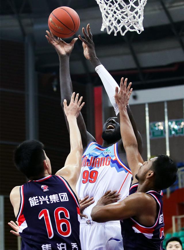 克莱蒙主场逆转战胜,豪取联赛胜利 克莱蒙主场逆转战胜,豪取联赛胜利