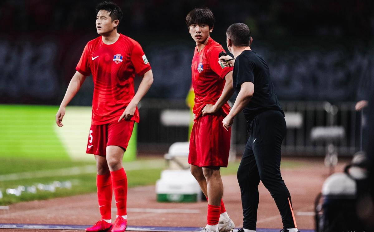 闪耀足球明星集结,比赛必将惊心动魄 闪耀足球明星集结,比赛必将惊心动魄