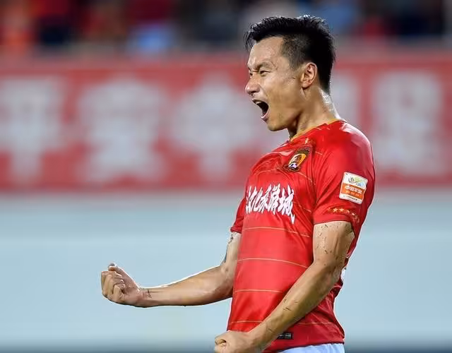 包含恒大豪取客场大胜，巩固领先优势的词条