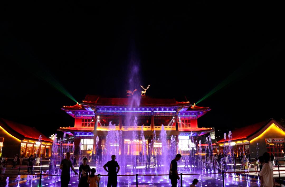 精彩纷呈!球场上的光芒绚烂夺目 精彩纷呈!球场上的光芒绚烂夺目