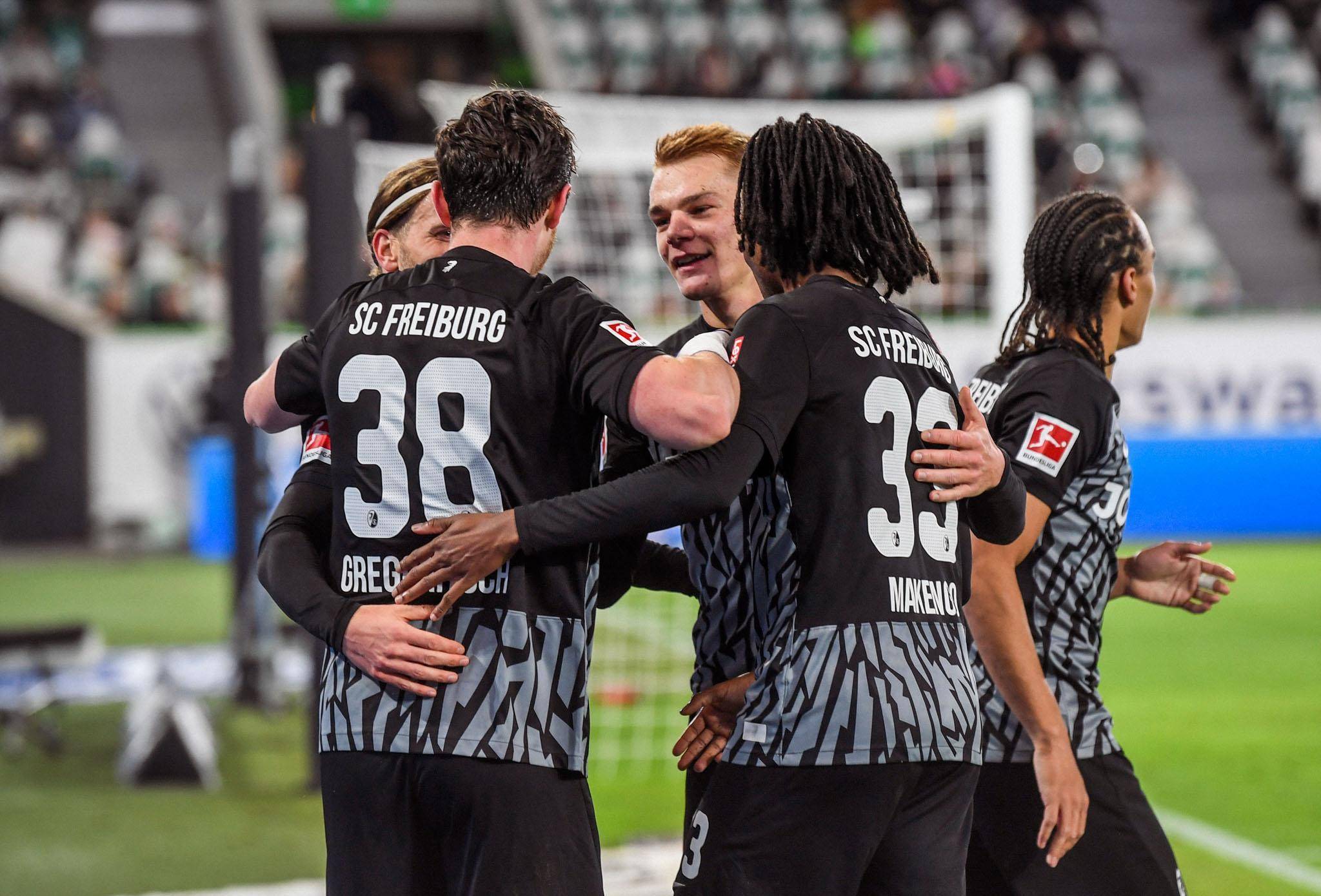 包含沙尔克客场告捷汉堡，士气大振的词条