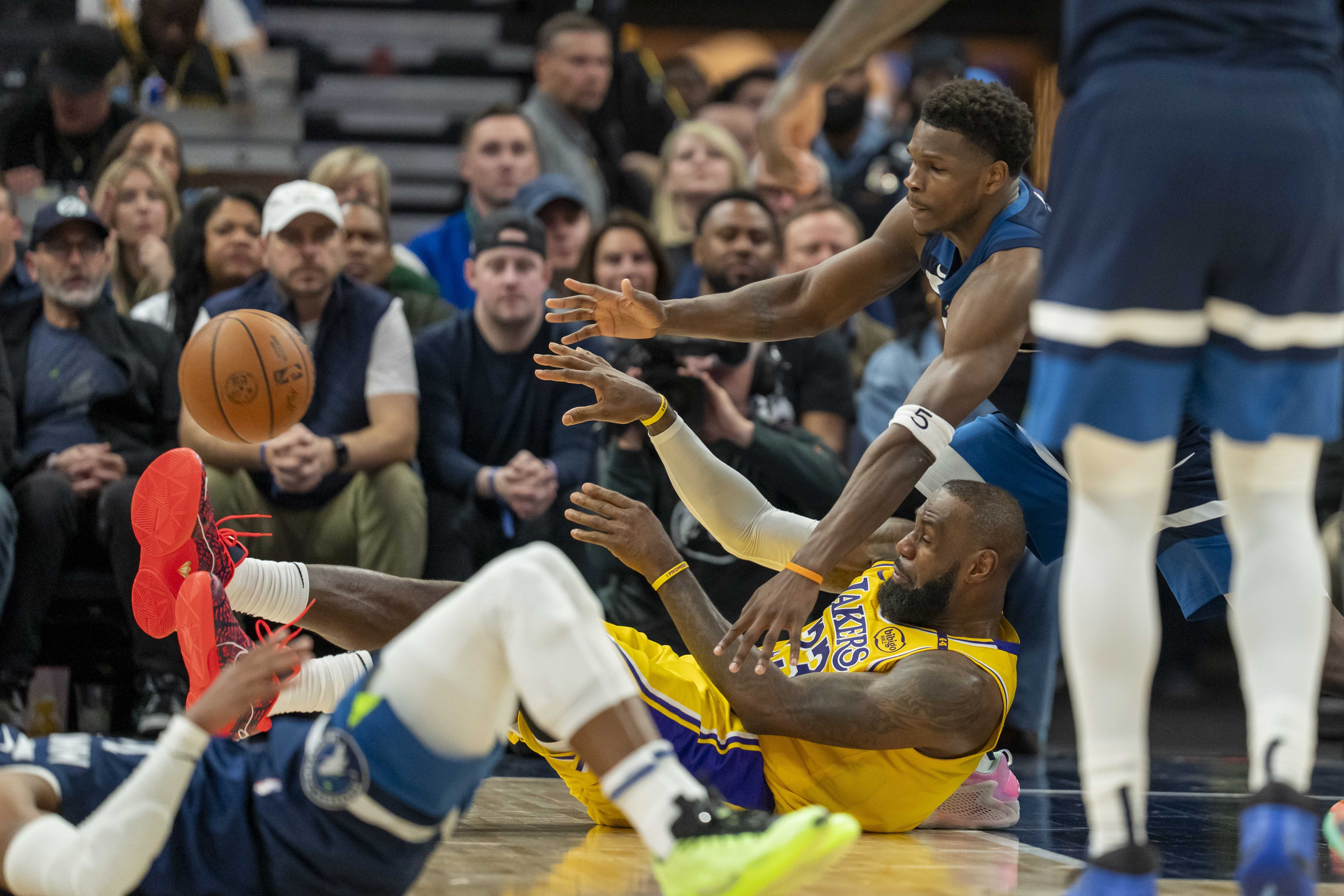 步行者全队发挥出色赢得比赛 步行者全队发挥出色赢得比赛