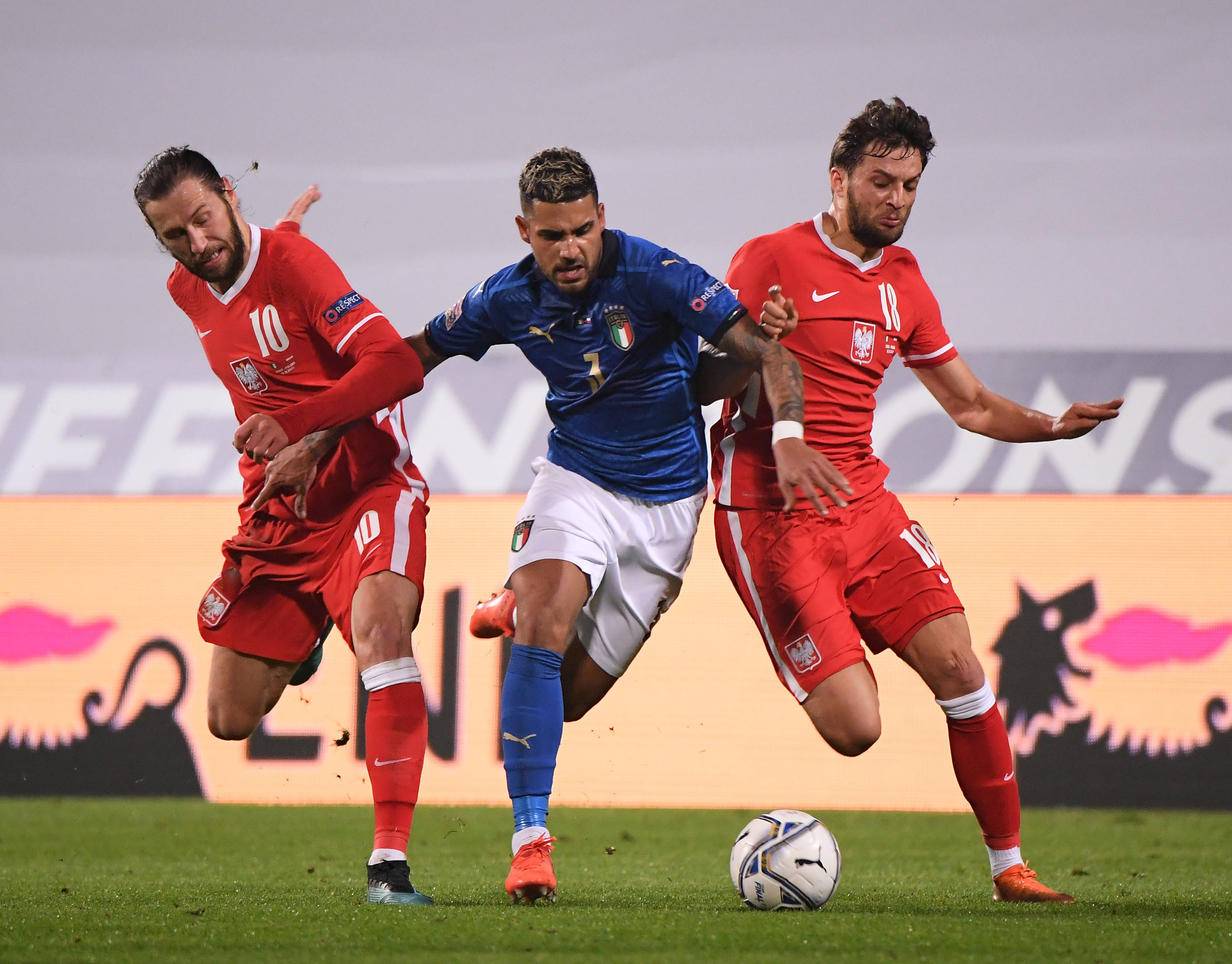 乌拉圭队遭遇克罗地亚逆转,无缘欧洲预选赛决赛 乌拉圭队遭遇克罗地亚逆转,无缘欧洲预选赛决赛