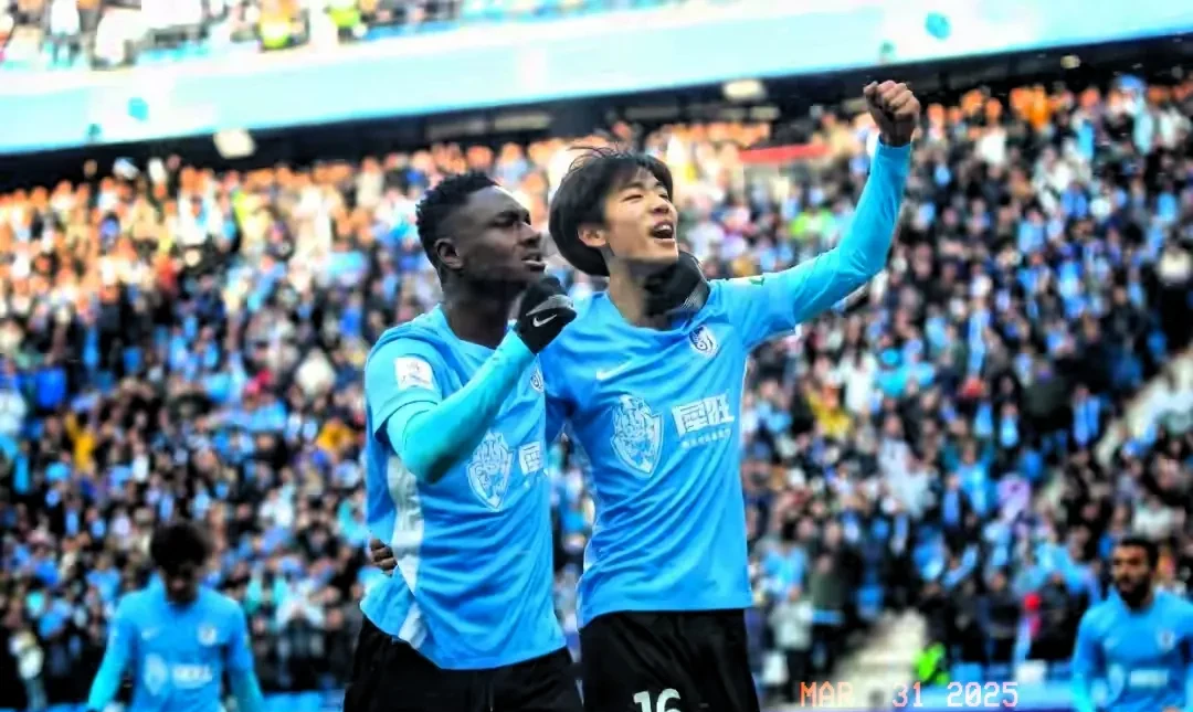 开云体育-大连队新阵容抢眼，勇往直前迎接比赛考验