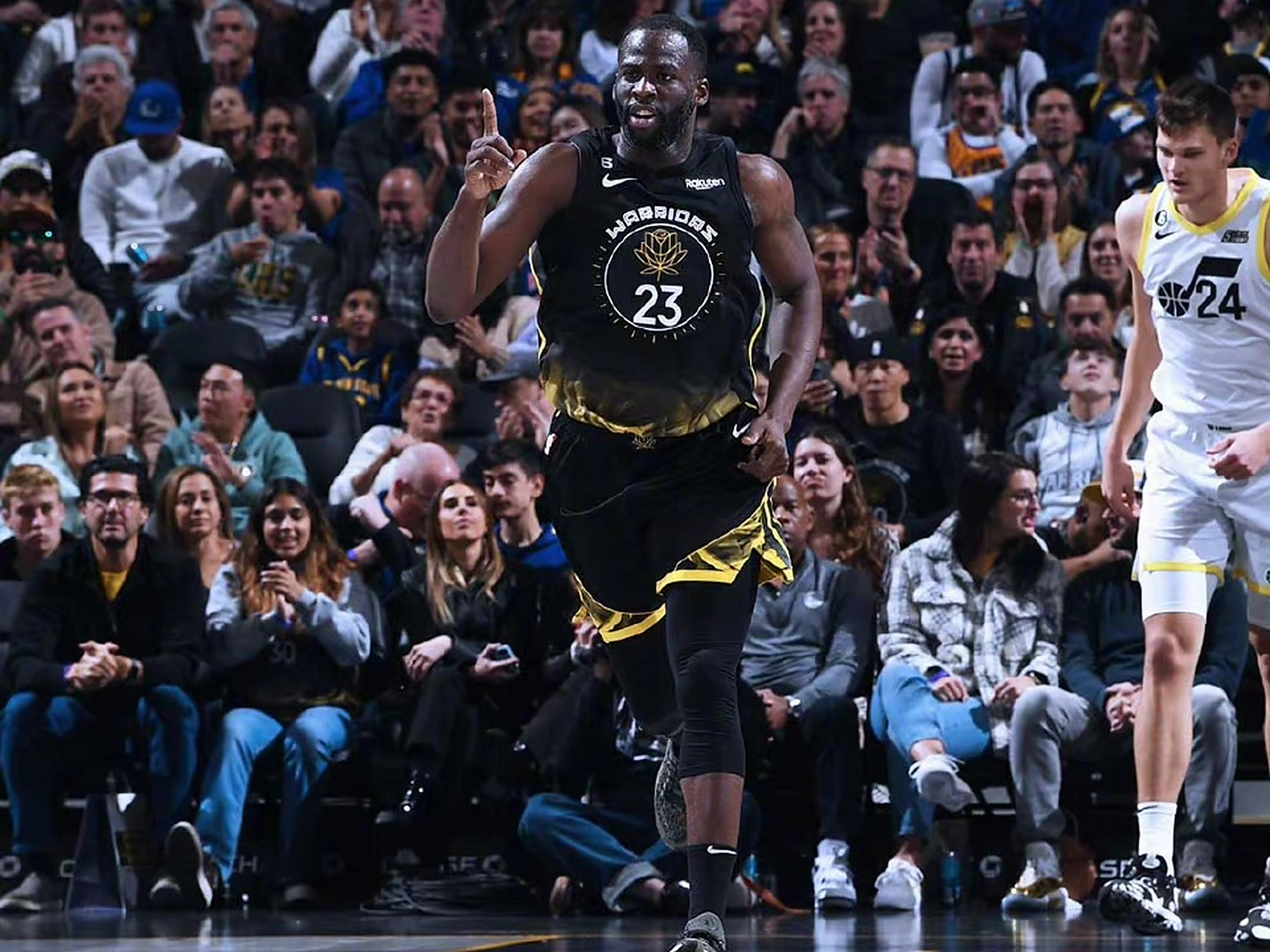 勇士惨遭爵士逆转,遗憾输掉比赛 勇士惨遭爵士逆转,遗憾输掉比赛