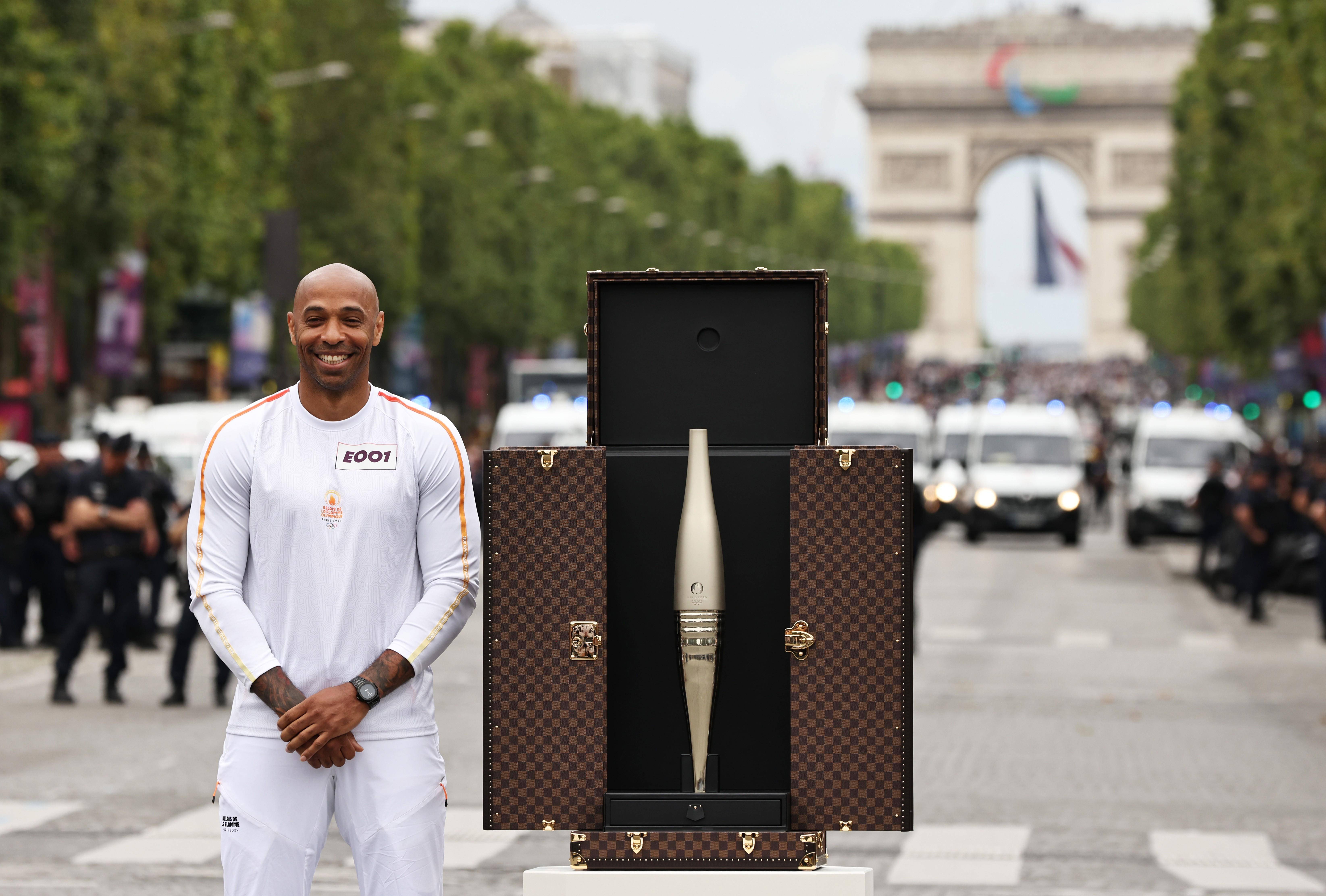 法囯亨利：巴黎圣日耳曼稳操胜券的简单介绍