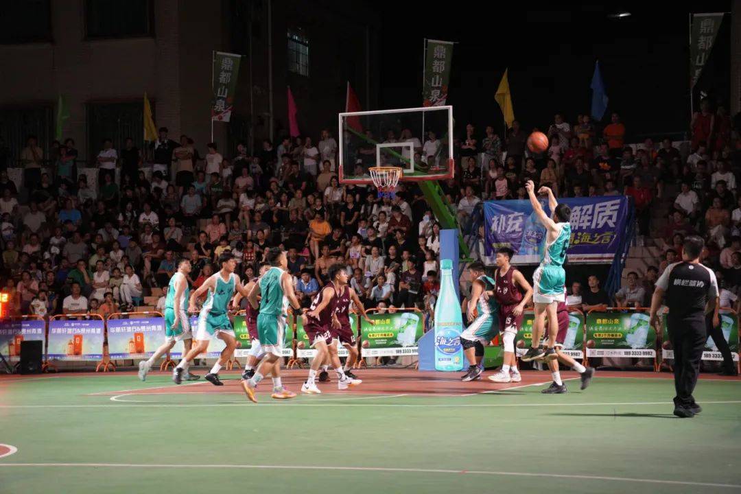 篮球精英联赛激战连连，球队球员实力逐渐显露的简单介绍
