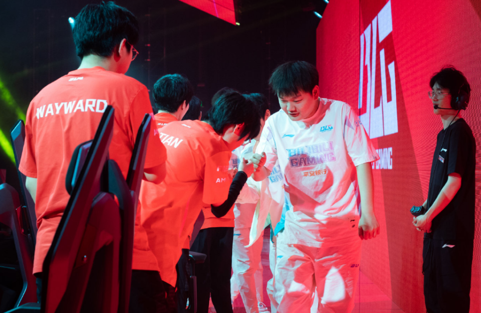 100T鏖战TES,BDD打出惊人五杀激烈交锋小组赛,留下经典瞬间 100T鏖战TES,BDD打出惊人五杀激烈交锋小组赛,留下经典瞬间