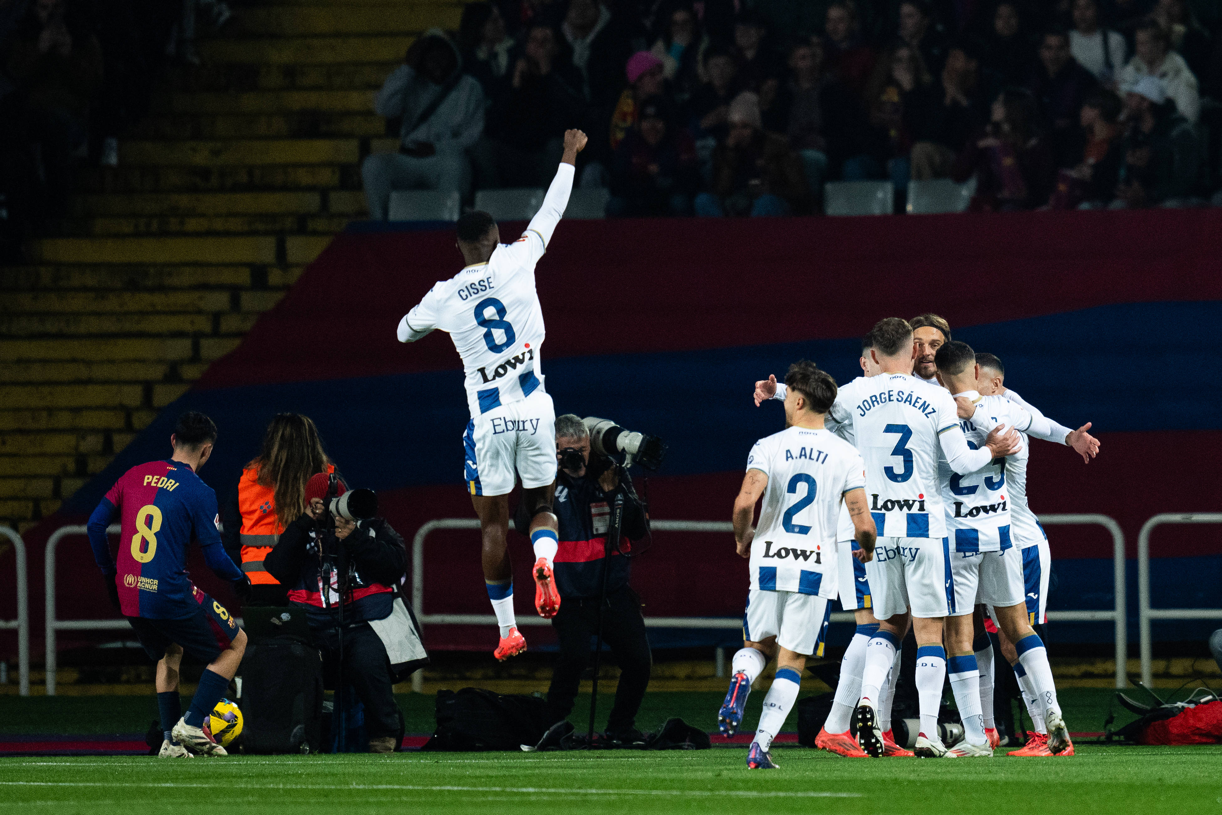 开云下载-包含德甲大佬相继陷入困境，榜首之争白热化的词条