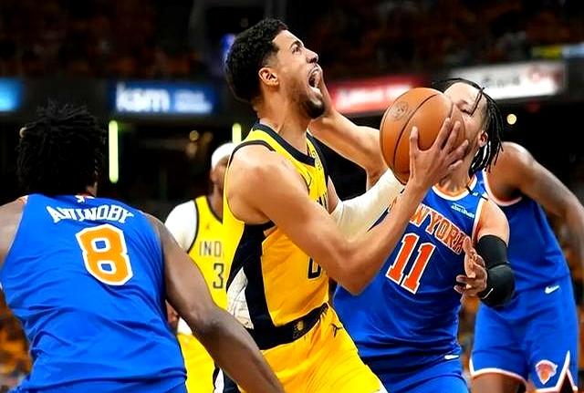 尼克斯上演翻盘好戏,将系列赛拖入第七场 尼克斯上演翻盘好戏,将系列赛拖入第七场