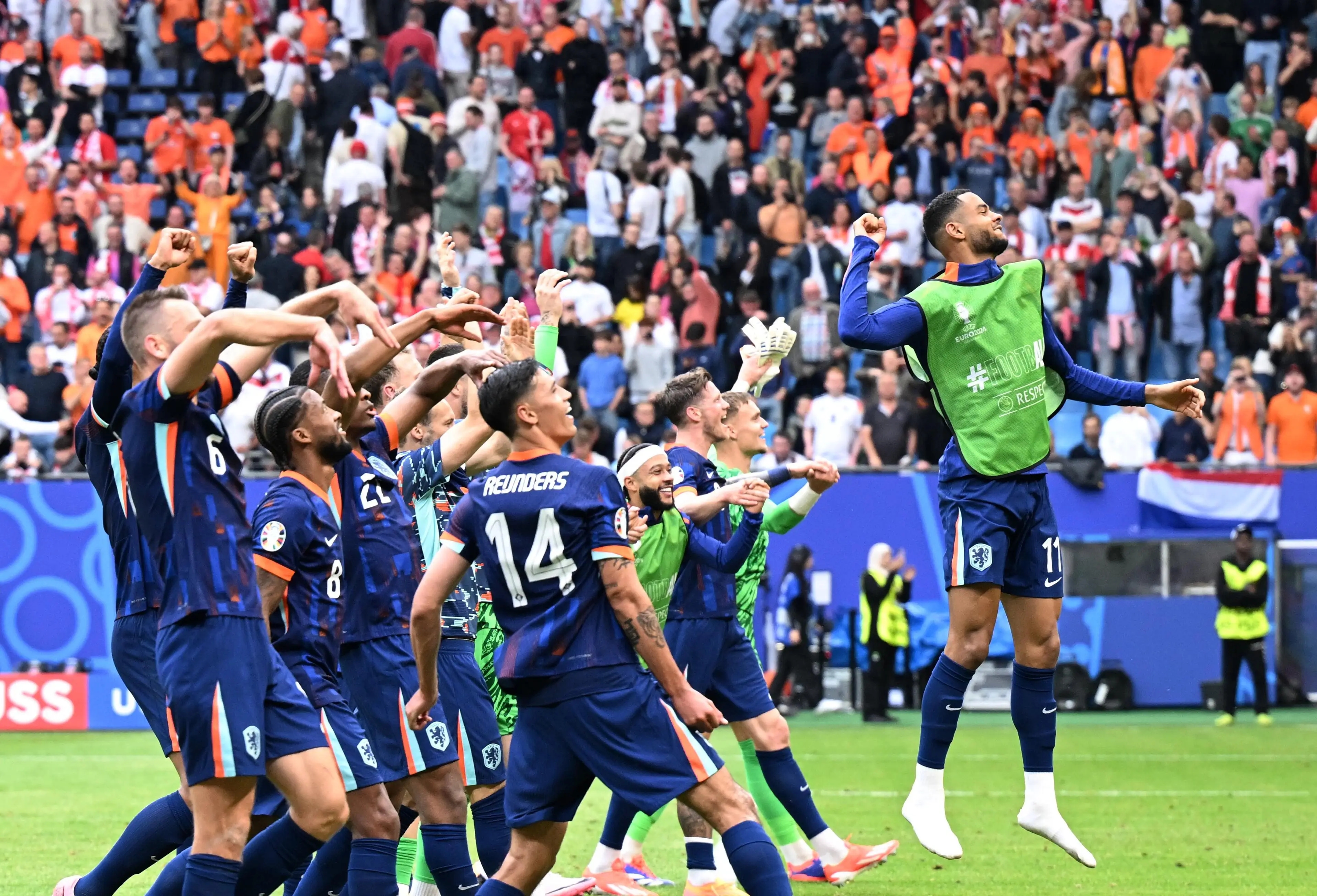 超强对决!国际足球比赛激烈角逐 超强对决!国际足球比赛激烈角逐