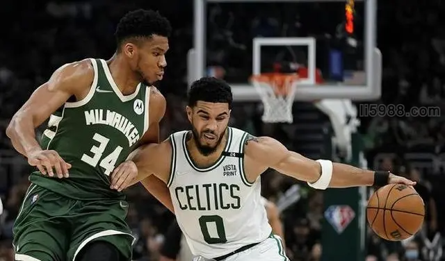 雄鹿完胜凯尔特人,保持不败纪录 雄鹿完胜凯尔特人,保持不败纪录