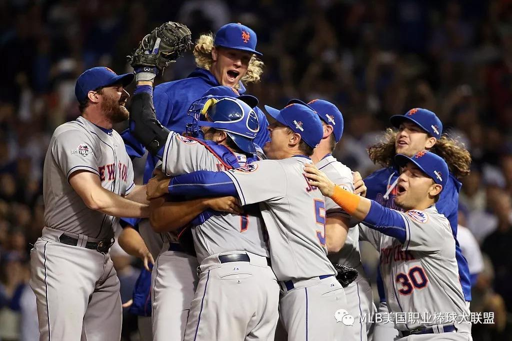 温泉城球迷大规模聚会,球队得到极大支持 温泉城球迷大规模聚会,球队得到极大支持