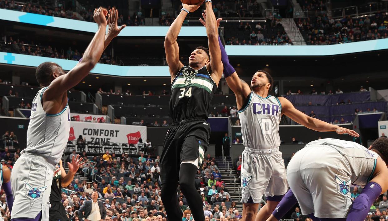 雄鹿主场取胜黄蜂