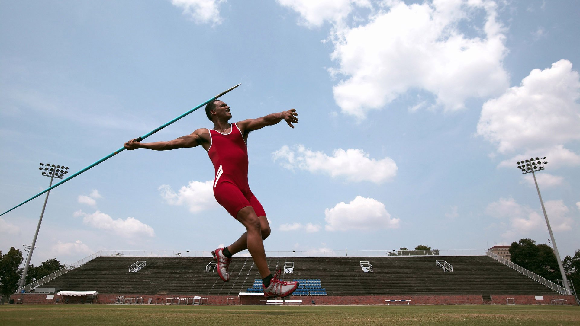 谜面是斯通斯爆发，谜底是贝蒂斯用节奏掌控了拜仁